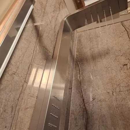 Centro Storico, Centralissimo Luxury Smeraldo Doccia Idromassaggio ,paniere Gratuito Con Piccola Colazione * Ravenne