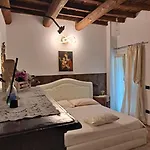 Centro Storico Luxury Smeraldo Suite: Historic Elegance With Hydromassage *